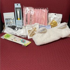 White and Gold Party Supplies Set